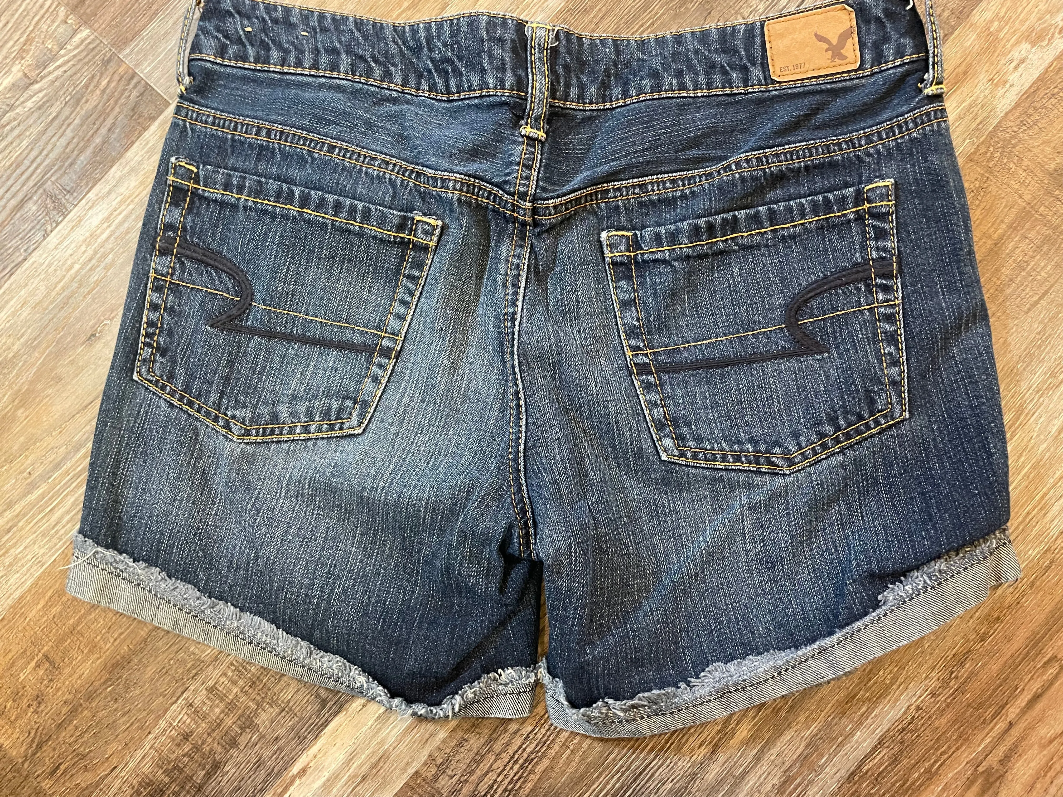 American Eagle Jean Shorts dark Wash Womens size 2