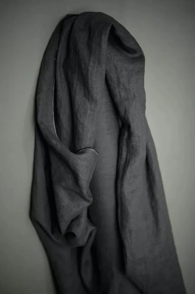 Laundered Linen / Scuttle Black (Dark Charcoal)